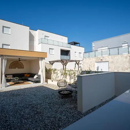Vacation House Privlaka 别墅