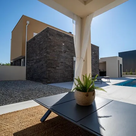Vacation House Privlaka 别墅 *