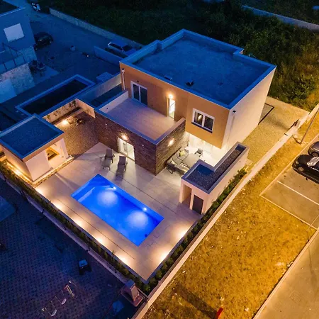 别墅 Vacation House Privlaka 普利拉卡